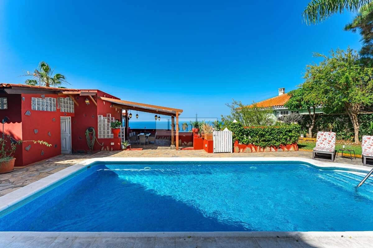 4 bedroom Villa for sale in El Sauzal - € 900,000 (Ref: 9807632)