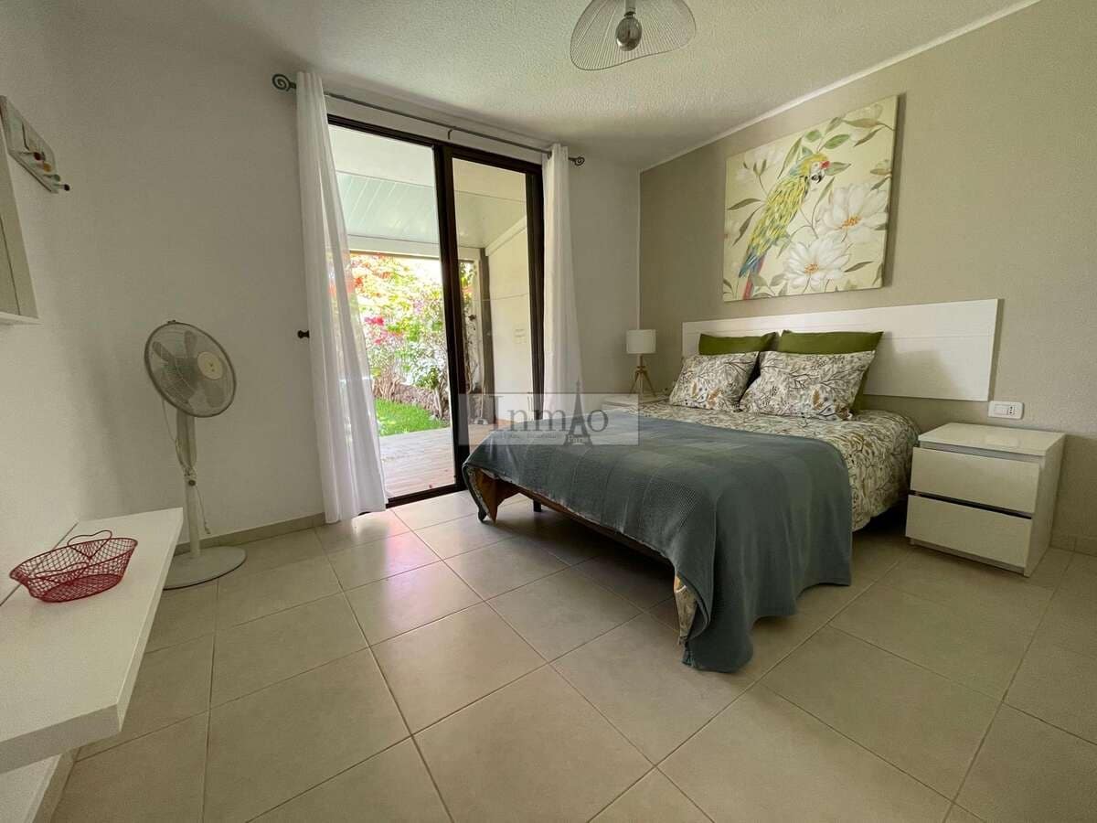 Apartamento de 2 habitaciones en Playa de las Americas en venta - 730.000 € (Ref: 9807633)