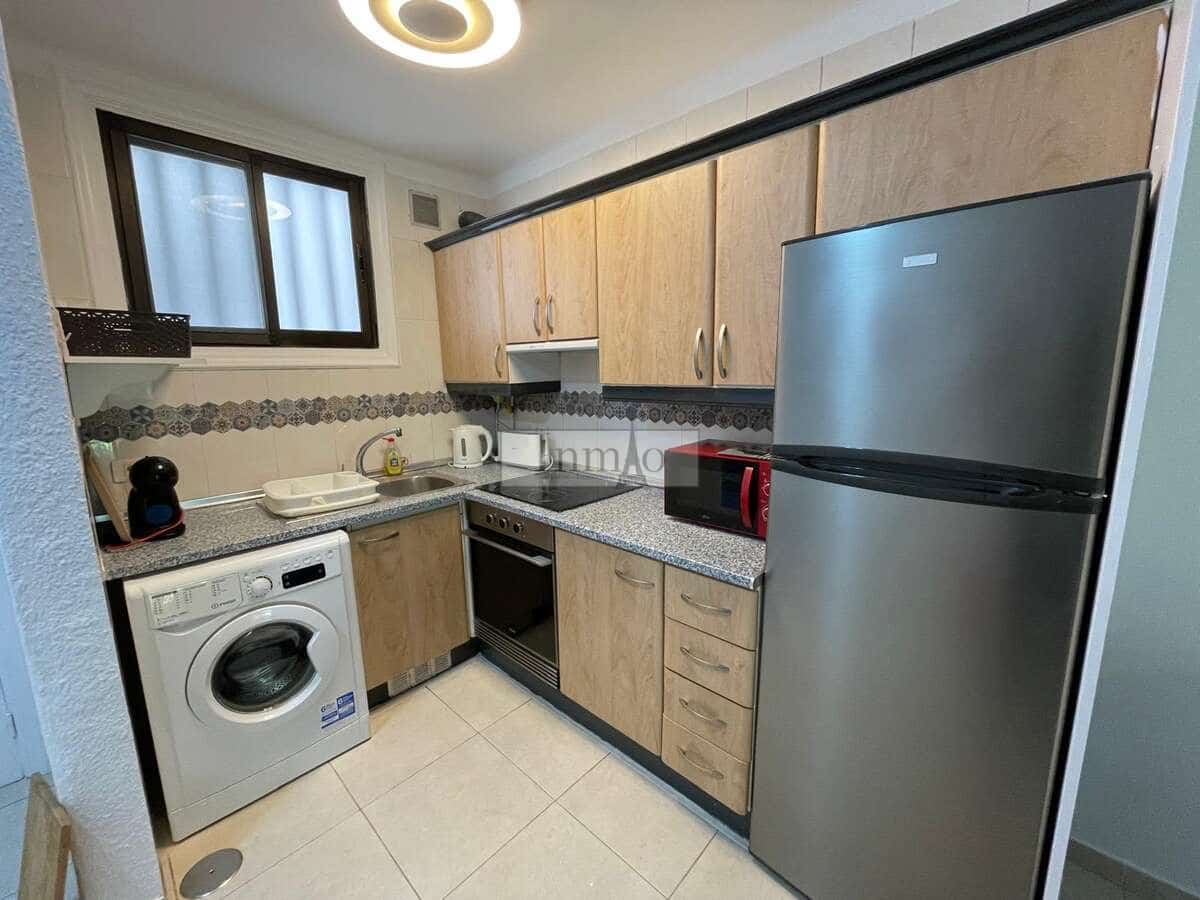 Apartamento de 2 habitaciones en Playa de las Americas en venta - 730.000 € (Ref: 9807633)