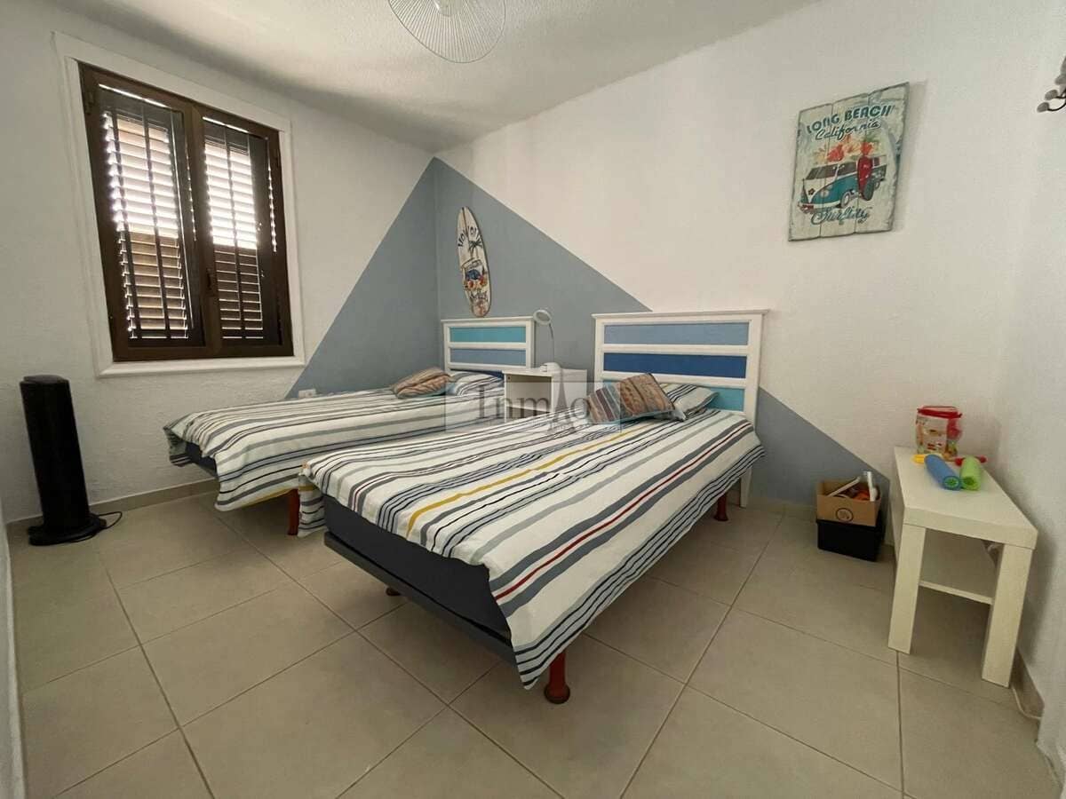 Apartamento de 2 habitaciones en Playa de las Americas en venta - 730.000 € (Ref: 9807633)