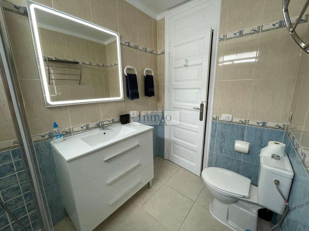 Apartamento de 2 habitaciones en Playa de las Americas en venta - 730.000 € (Ref: 9807633)