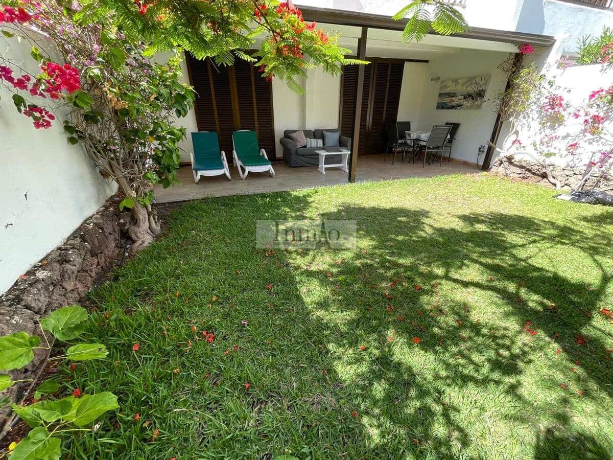 Apartamento de 2 habitaciones en Playa de las Americas en venta - 730.000 € (Ref: 9807633)