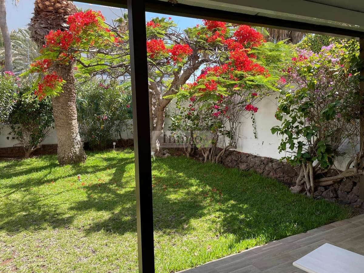 Apartamento de 2 habitaciones en Playa de las Americas en venta - 730.000 € (Ref: 9807633)