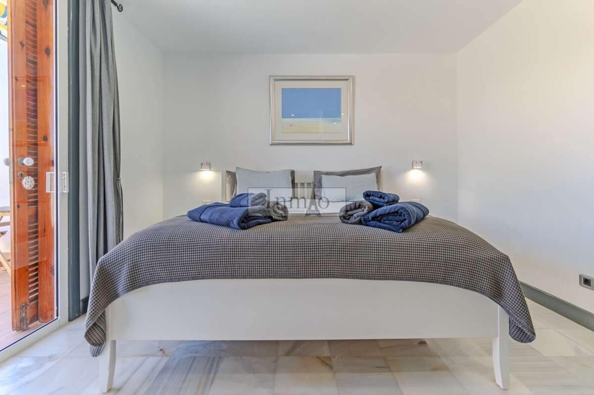 3 sypialnia Finka/Dom wiejski na sprzedaż w Playa de las Americas z basenem - 1 590 000 € (Ref: 9807635)