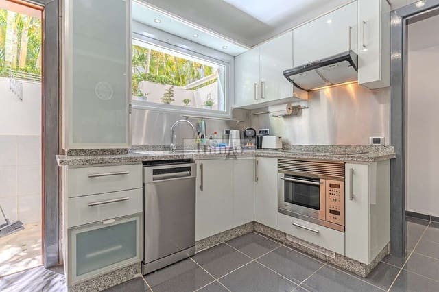 3 sypialnia Finka/Dom wiejski na sprzedaż w Playa de las Americas, Arona z basenem - 1 590 000 € (Ref: 9807635)