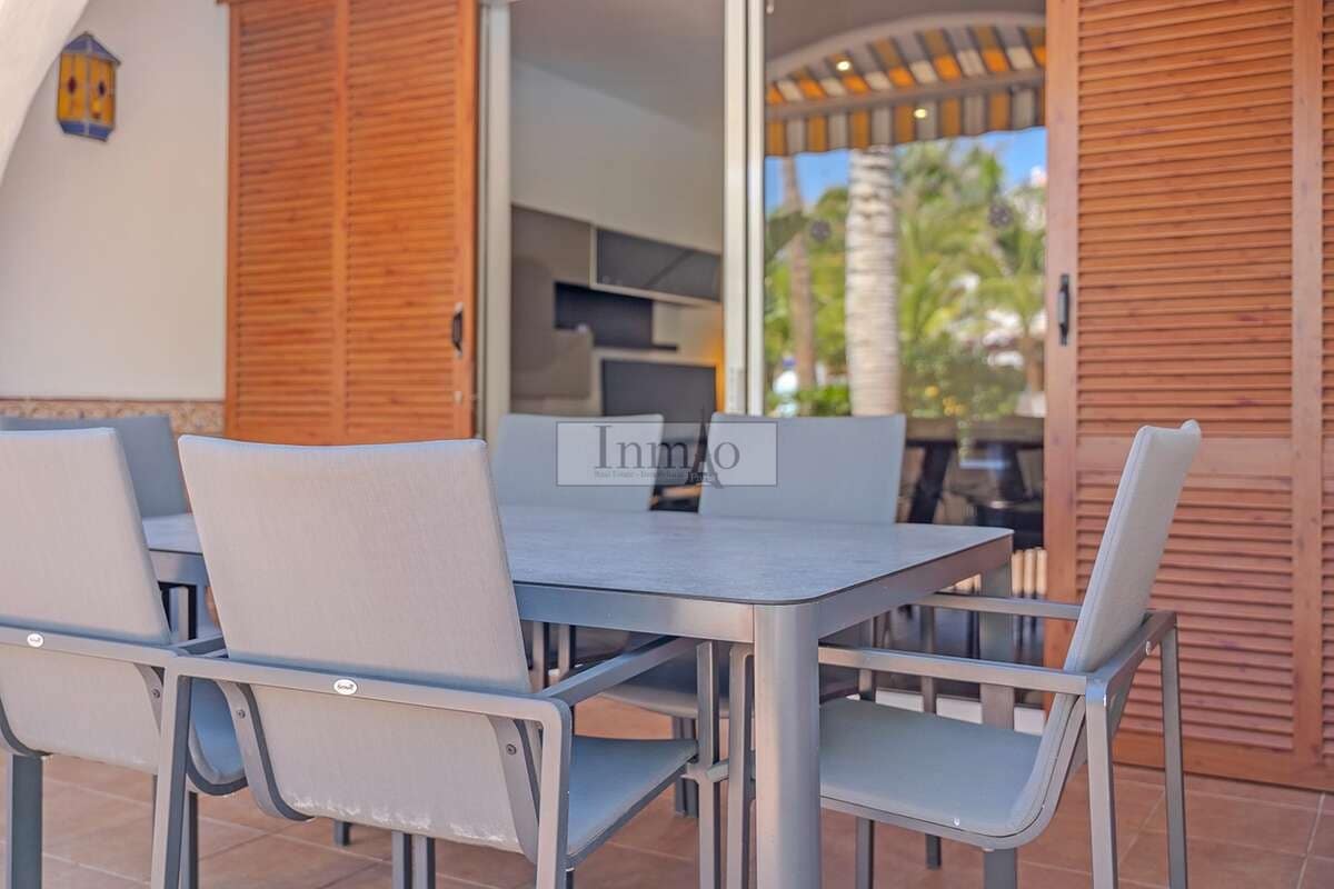 3 sypialnia Finka/Dom wiejski na sprzedaż w Playa de las Americas z basenem - 1 590 000 € (Ref: 9807635)