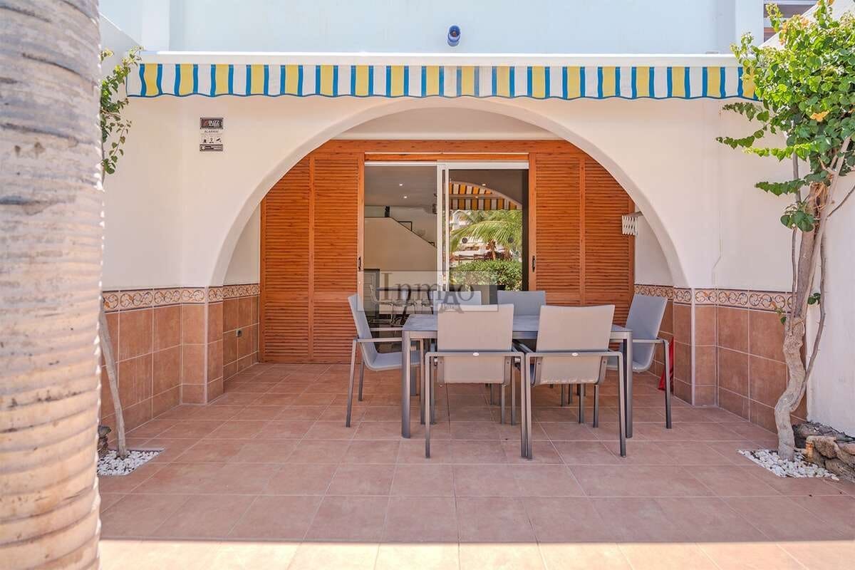 3 sypialnia Finka/Dom wiejski na sprzedaż w Playa de las Americas z basenem - 1 590 000 € (Ref: 9807635)