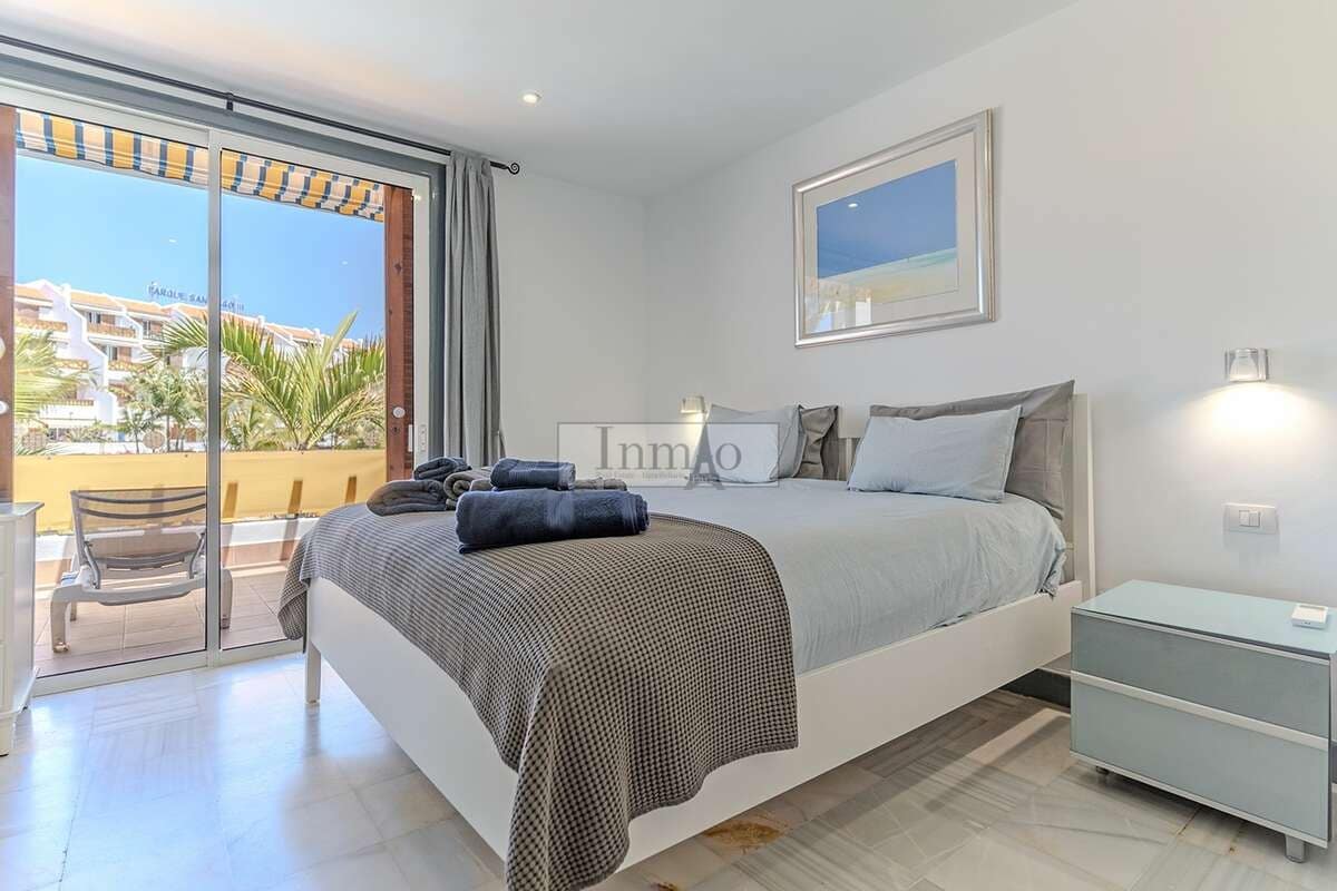 3 sypialnia Finka/Dom wiejski na sprzedaż w Playa de las Americas z basenem - 1 590 000 € (Ref: 9807635)