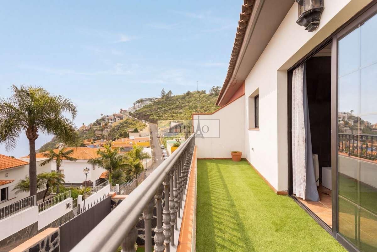 3 soveværelse Semi-Rækkehus til salg i El Sauzal med garage - € 590.000 (Ref: 9811016)