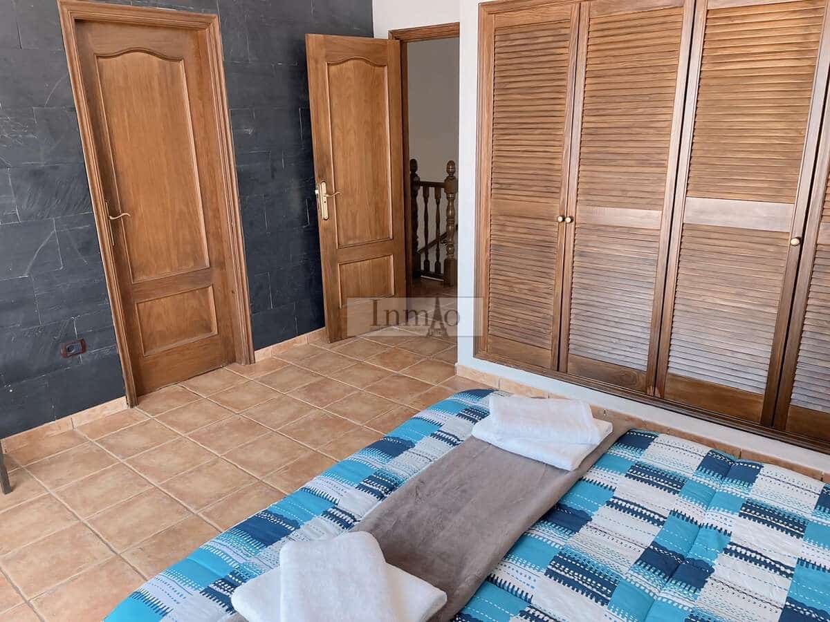 3 bedroom Semi-detached Villa for sale in El Sauzal with garage - € 590,000 (Ref: 9811016)