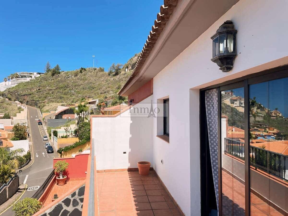 3 bedroom Semi-detached Villa for sale in El Sauzal with garage - € 590,000 (Ref: 9811016)