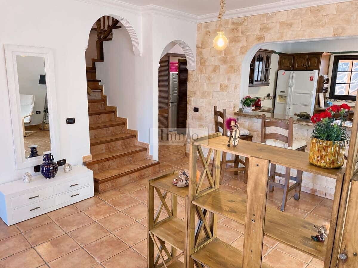 3 bedroom Semi-detached Villa for sale in El Sauzal with garage - € 590,000 (Ref: 9811016)