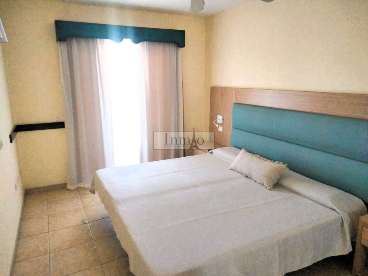 1 bedroom Apartment for sale in Playa de las Americas with pool - € 299,000 (Ref: 9844716)