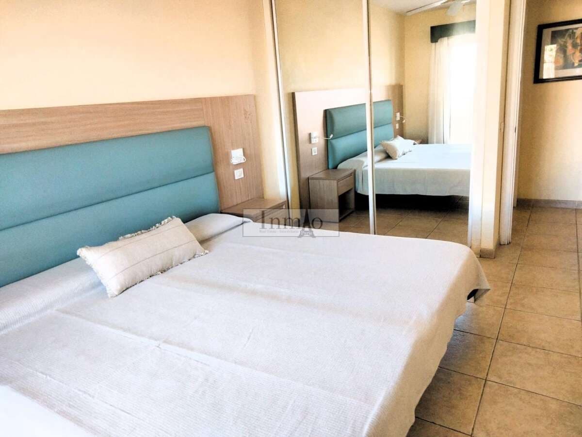 1 bedroom Apartment for sale in Playa de las Americas with pool - € 299,000 (Ref: 9844716)