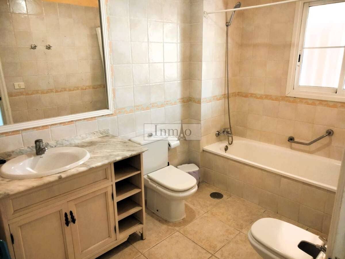 1 bedroom Apartment for sale in Playa de las Americas with pool - € 299,000 (Ref: 9844716)
