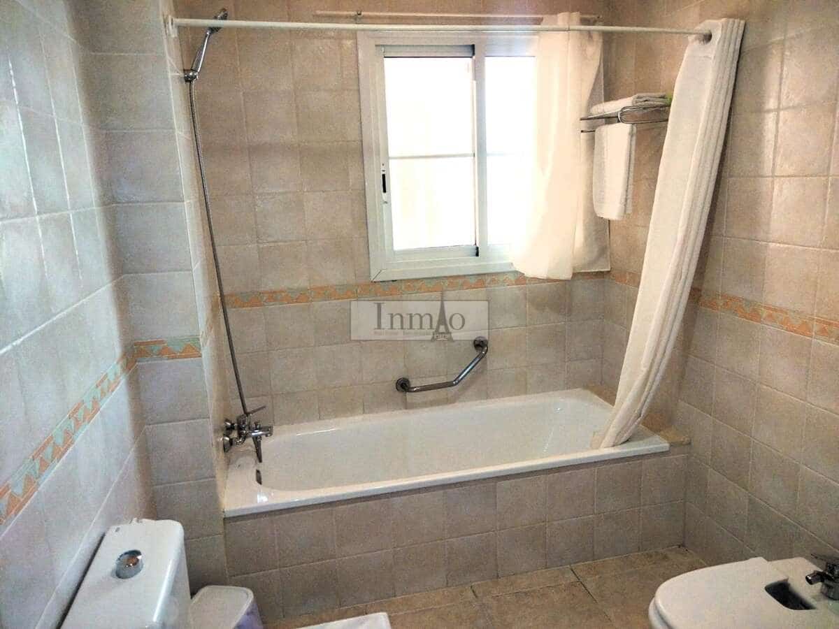 1 bedroom Apartment for sale in Playa de las Americas with pool - € 299,000 (Ref: 9844716)