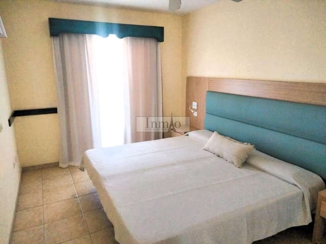 1 chambre Appartement à vendre à Playa de las Americas, Arona avec piscine - 299 000 € (Ref: 9844716)