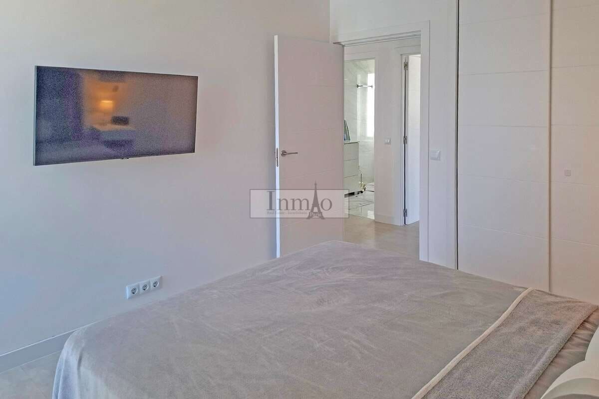 2 bedroom Apartment for sale in Playa de las Americas - € 499,000 (Ref: 9854751)