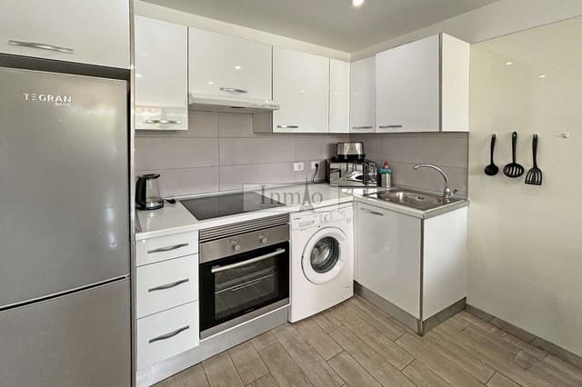 2 soverom Leilighet til salgs i Los Cristianos, Arona med svømmebasseng - € 385 000 (Ref: 9880479)
