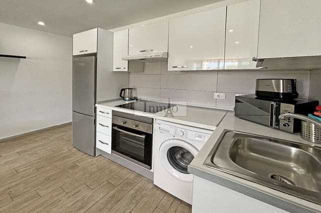 2 soverom Leilighet til salgs i Los Cristianos, Arona med svømmebasseng - € 385 000 (Ref: 9880479)