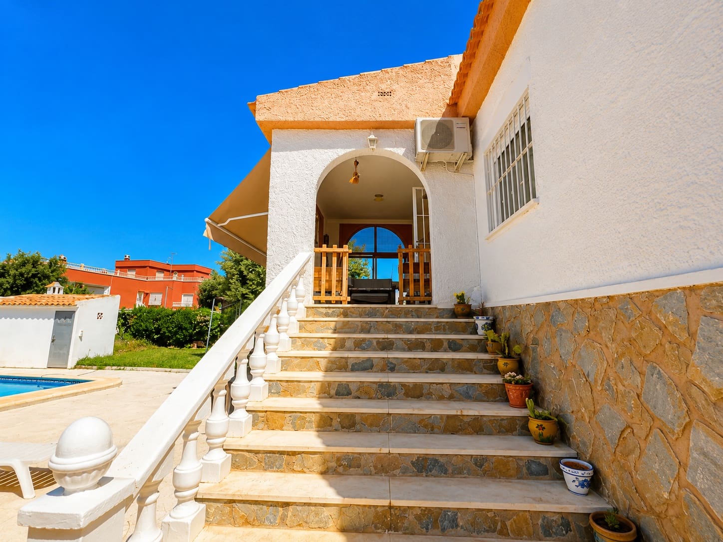 5 quarto Moradia para venda em Torrevieja com piscina garagem - 399 000 € (Ref: 10004645)
