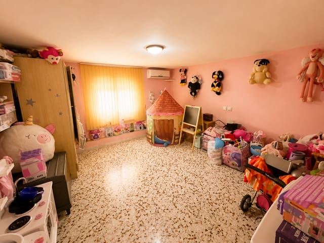5 soverom Villa til salgs i Torrevieja med svømmebasseng garasje - € 399 000 (Ref: 10004645)