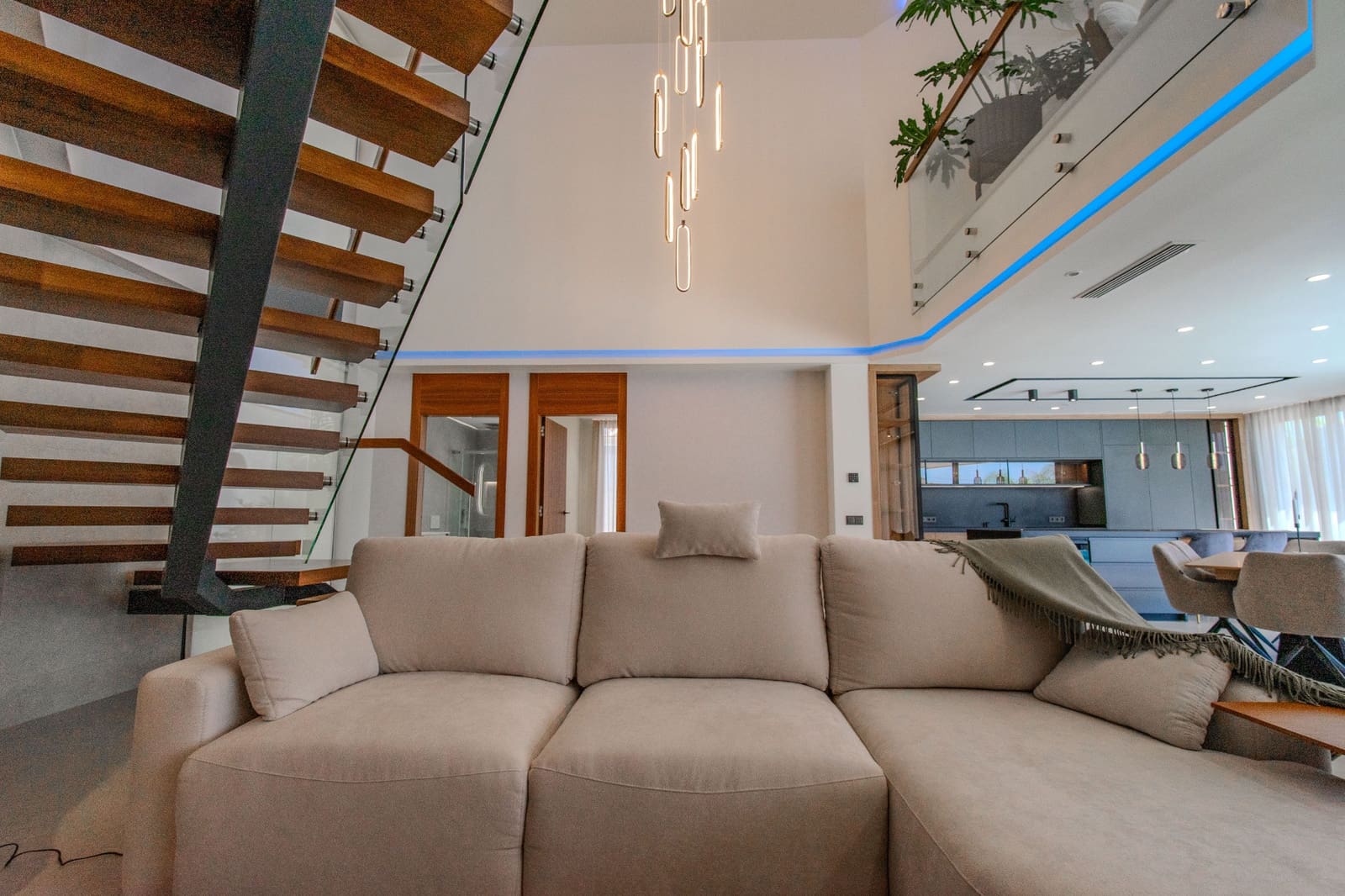 5 bedroom Villa for sale in Ciudad Quesada with pool garage - € 2,650,000 (Ref: 10014122)