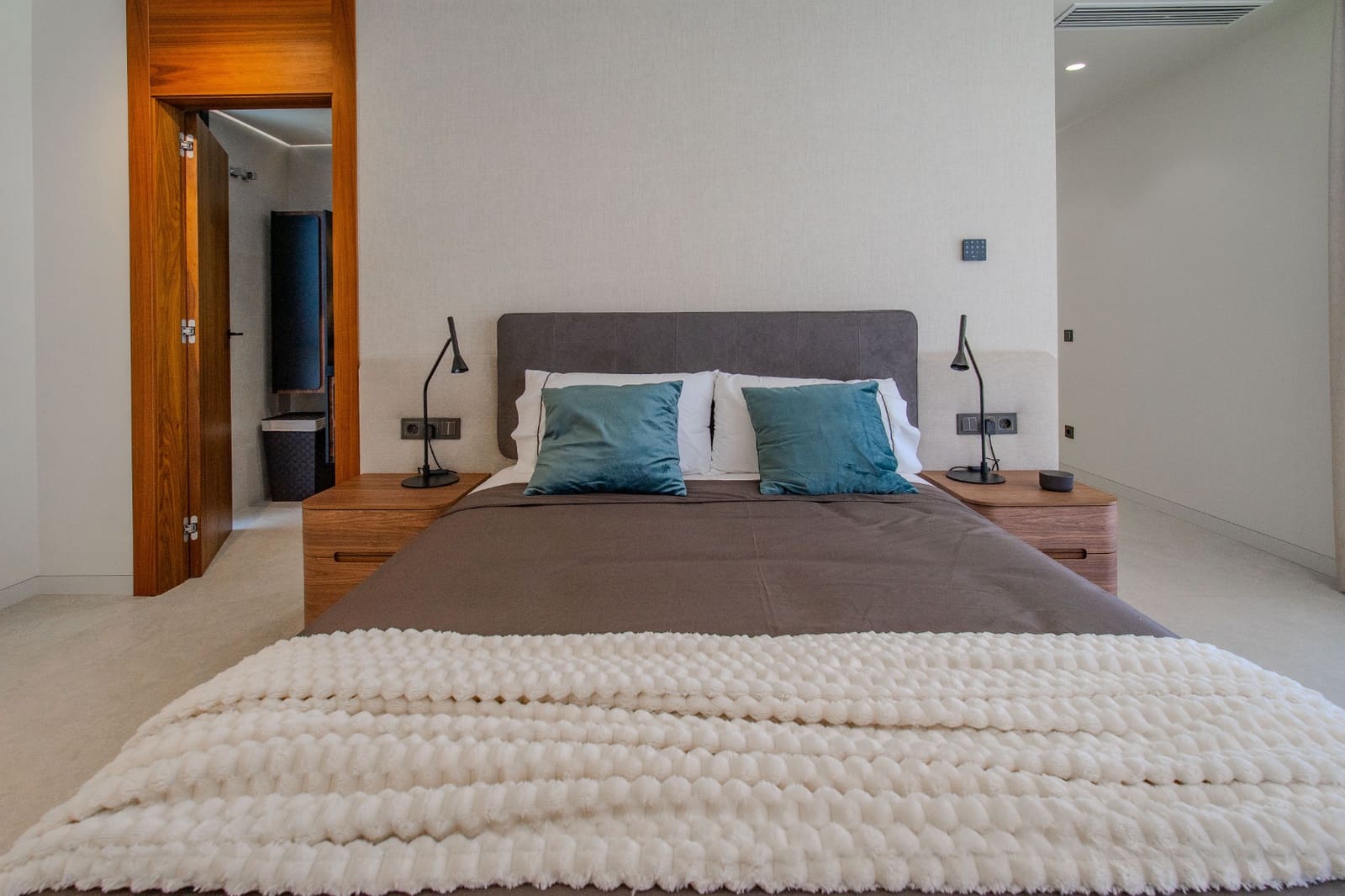 5 bedroom Villa for sale in Ciudad Quesada with pool garage - € 2,650,000 (Ref: 10014122)