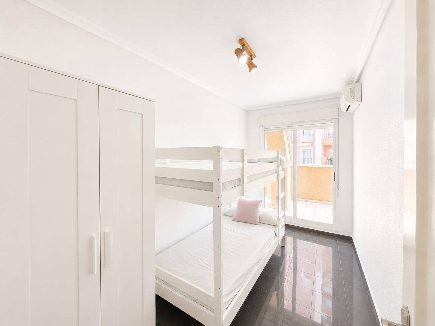 Ático de 2 habitaciones en Torrevieja en venta con garaje - 180.000 € (Ref: 10014123)