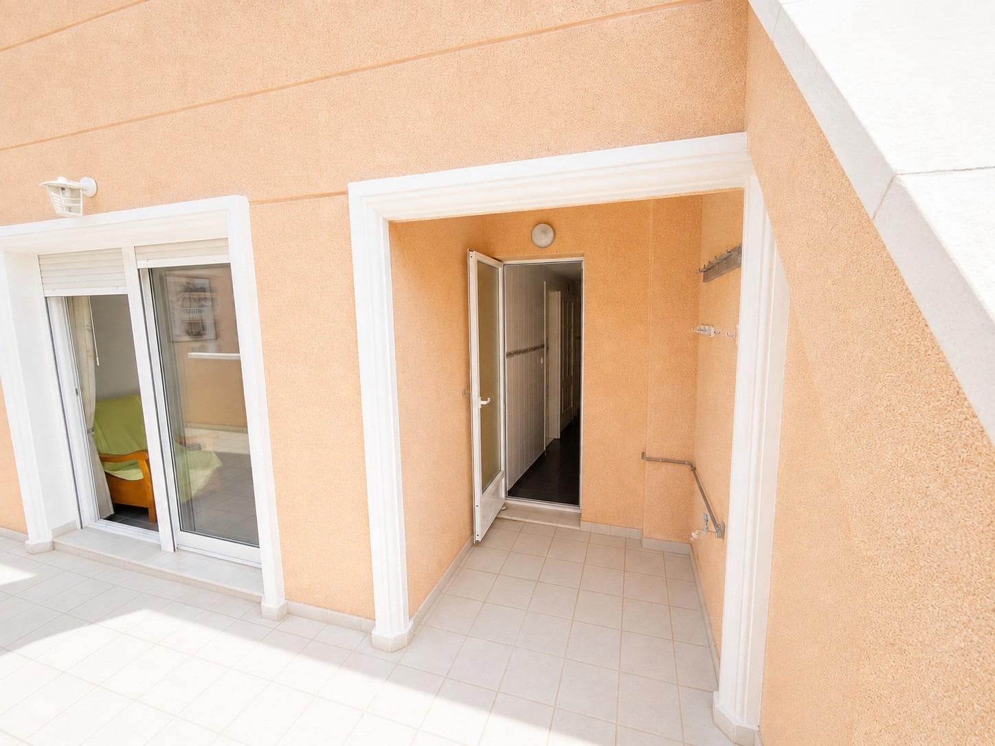 Ático de 2 habitaciones en Torrevieja en venta con garaje - 180.000 € (Ref: 10014123)
