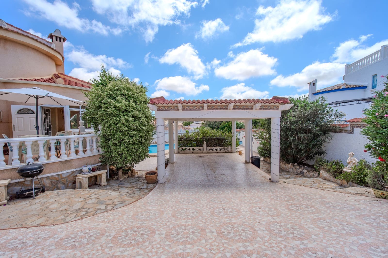3 bedroom Villa for sale in Ciudad Quesada with pool garage - € 379,950 (Ref: 10014126)