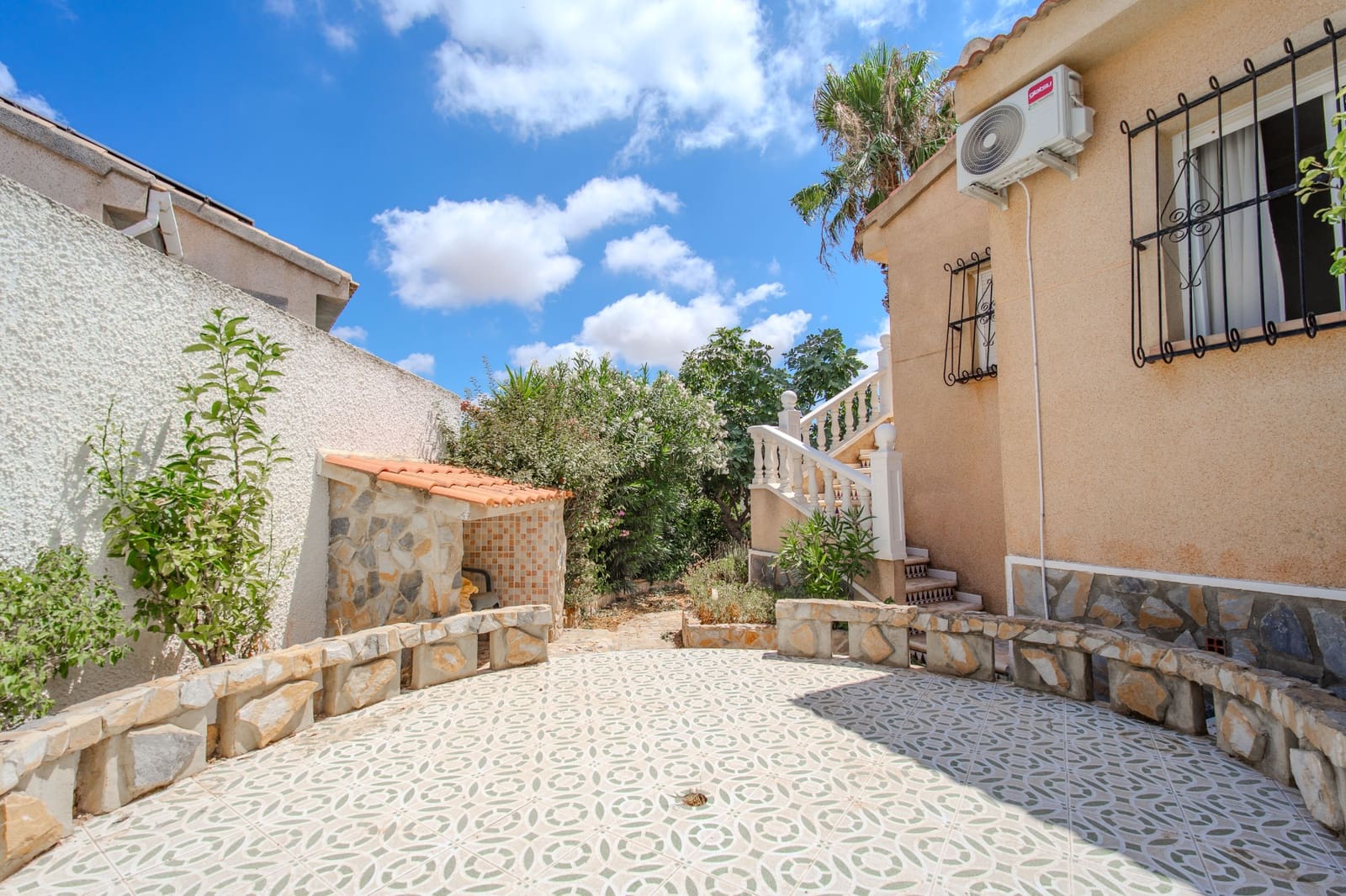 3 bedroom Villa for sale in Ciudad Quesada with pool garage - € 379,950 (Ref: 10014126)