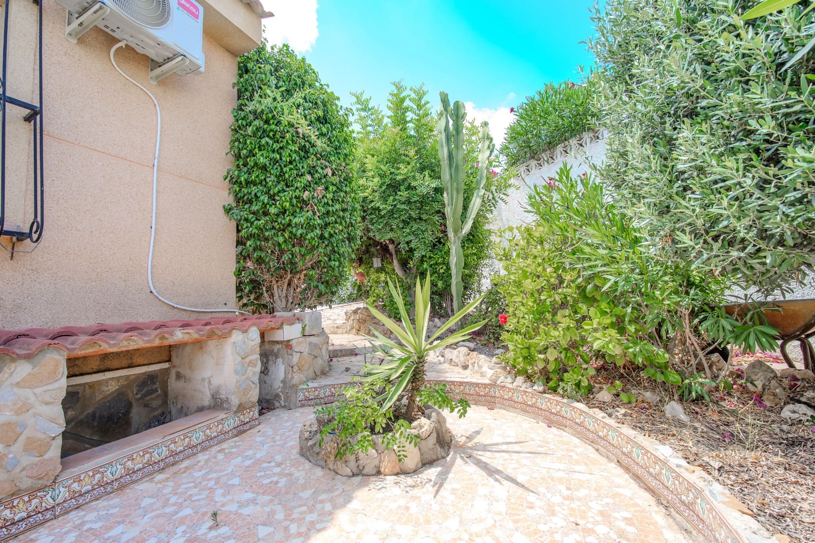 3 bedroom Villa for sale in Ciudad Quesada with pool garage - € 379,950 (Ref: 10014126)