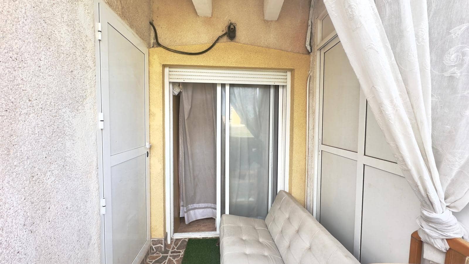 2 bedroom Penthouse for sale in Torrevieja with pool - € 149,900 (Ref: 10018753)
