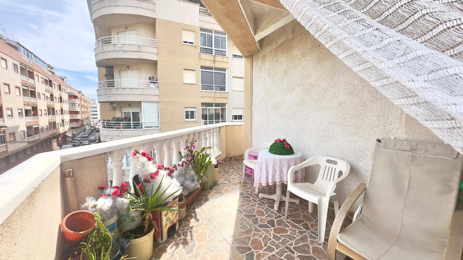2 bedroom Penthouse for sale in Torrevieja with pool - € 149,900 (Ref: 10018753)