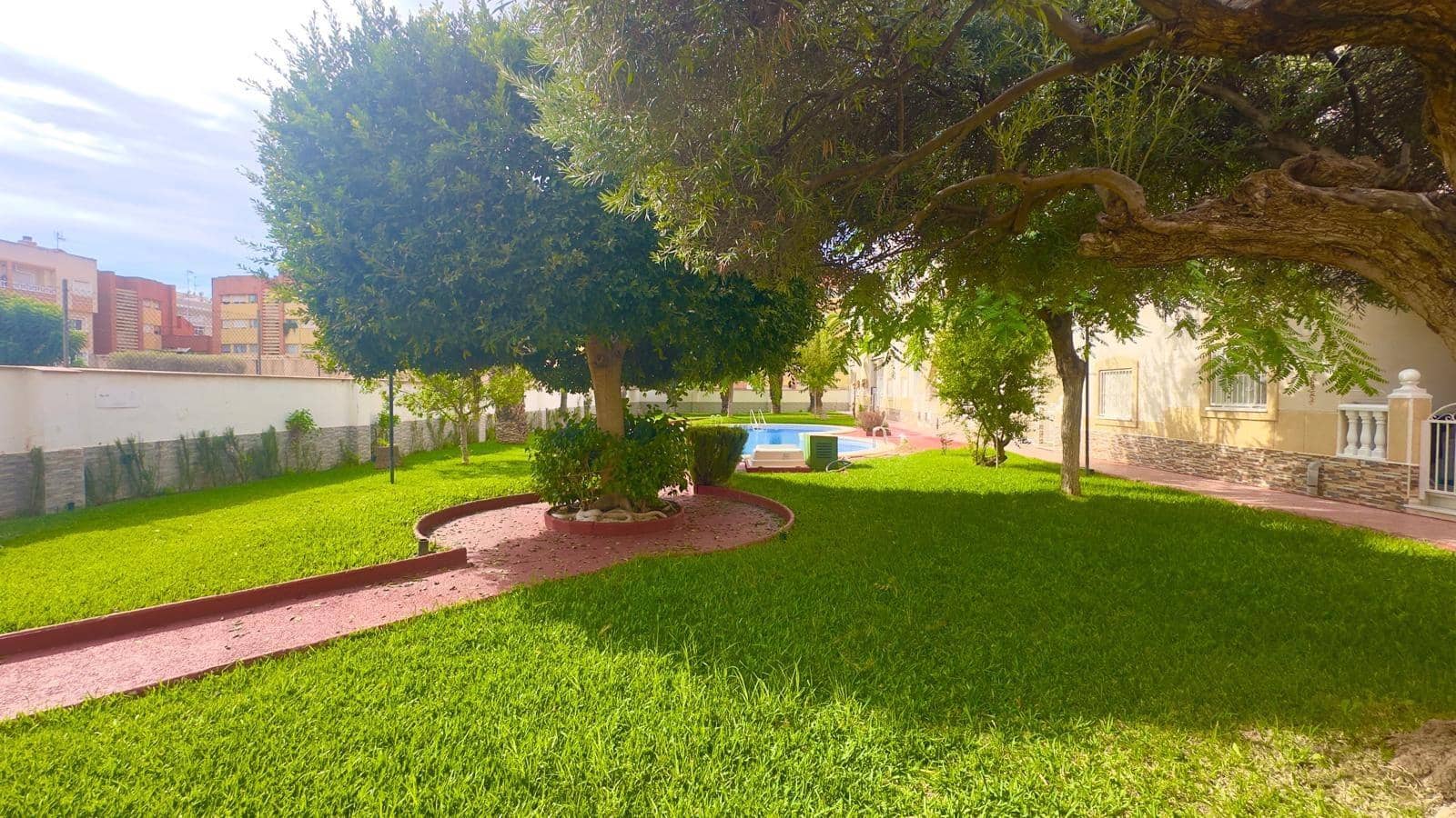 2 bedroom Penthouse for sale in Torrevieja with pool - € 149,900 (Ref: 10018753)