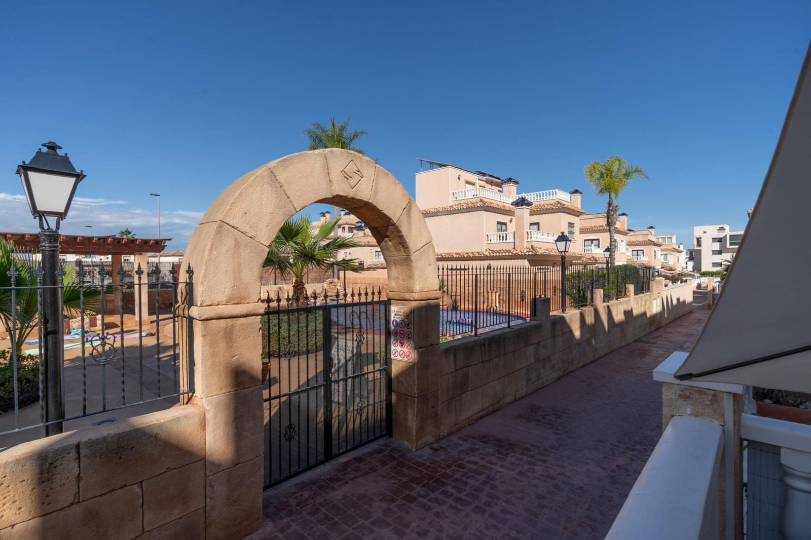 2 sypialnia Dom szeregowy na sprzedaż w Orihuela Costa z basenem garażem - 211 500 € (Ref: 10018756)
