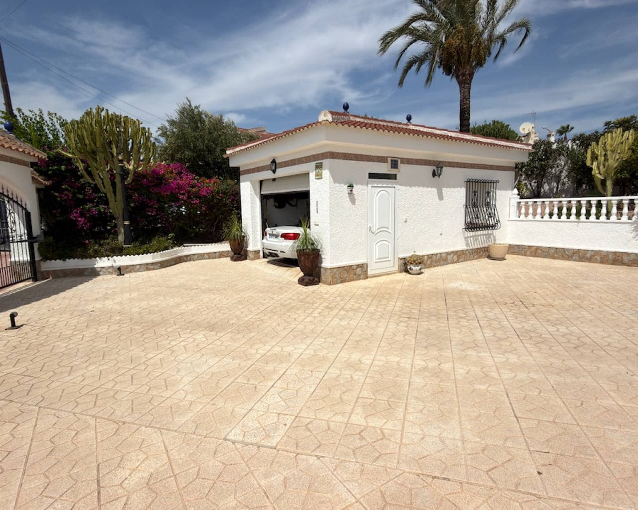 5 Zimmer Villa zu verkaufen in Ciudad Quesada mit Pool Garage - 950.000 € (Ref: 10021811)