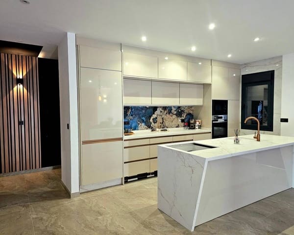 4 quarto Moradia para venda em Ciudad Quesada, Rojales com piscina garagem - 1 300 000 € (Ref: 10037674)