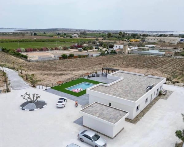 4 quarto Moradia para venda em Ciudad Quesada, Rojales com piscina garagem - 1 300 000 € (Ref: 10037674)