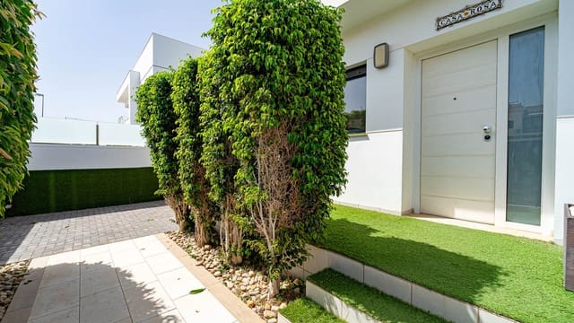 4 bedroom Villa for sale in Ciudad Quesada, Rojales with pool garage - € 525,000 (Ref: 10043351)