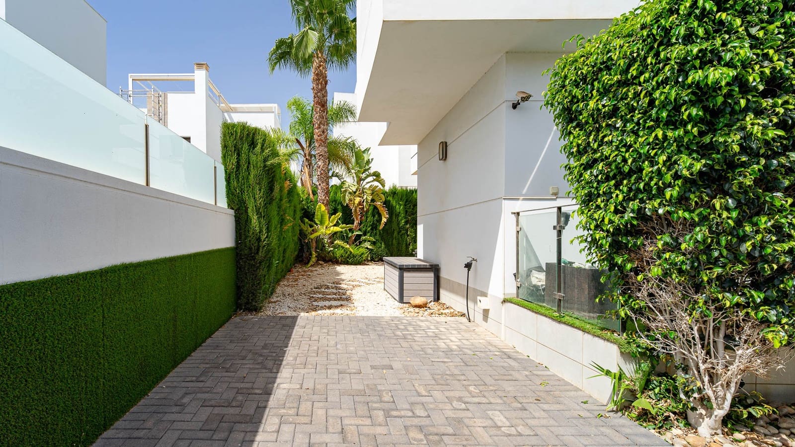 4 bedroom Villa for sale in Ciudad Quesada with pool garage - € 525,000 (Ref: 10043351)
