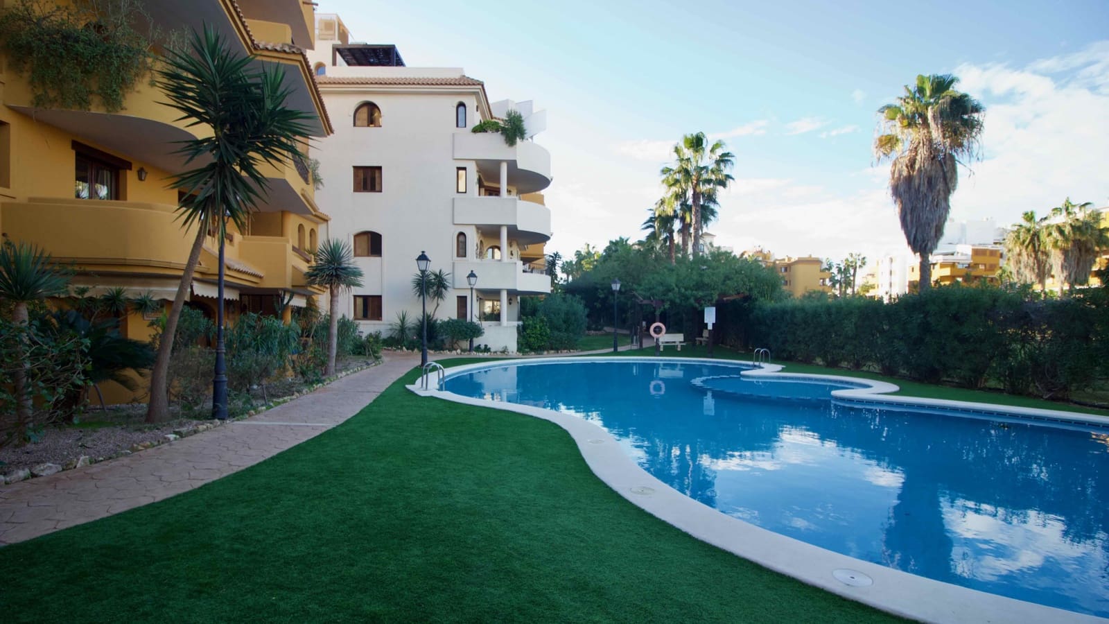 2 soveværelse Lejlighed til salg i Punta Prima med swimmingpool garage - € 225.000 (Ref: 10045757)