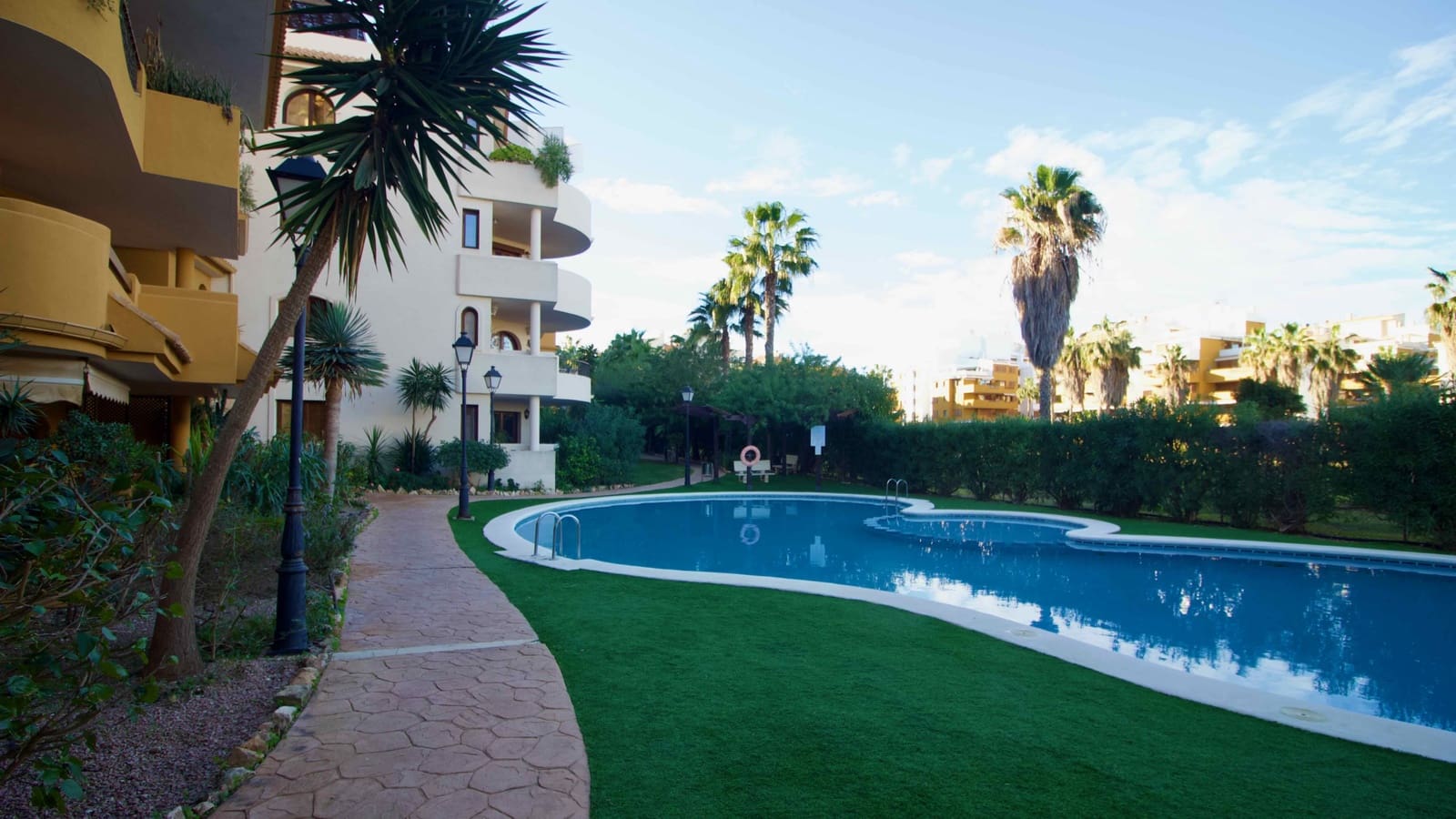 2 soveværelse Lejlighed til salg i Punta Prima med swimmingpool garage - € 225.000 (Ref: 10045757)