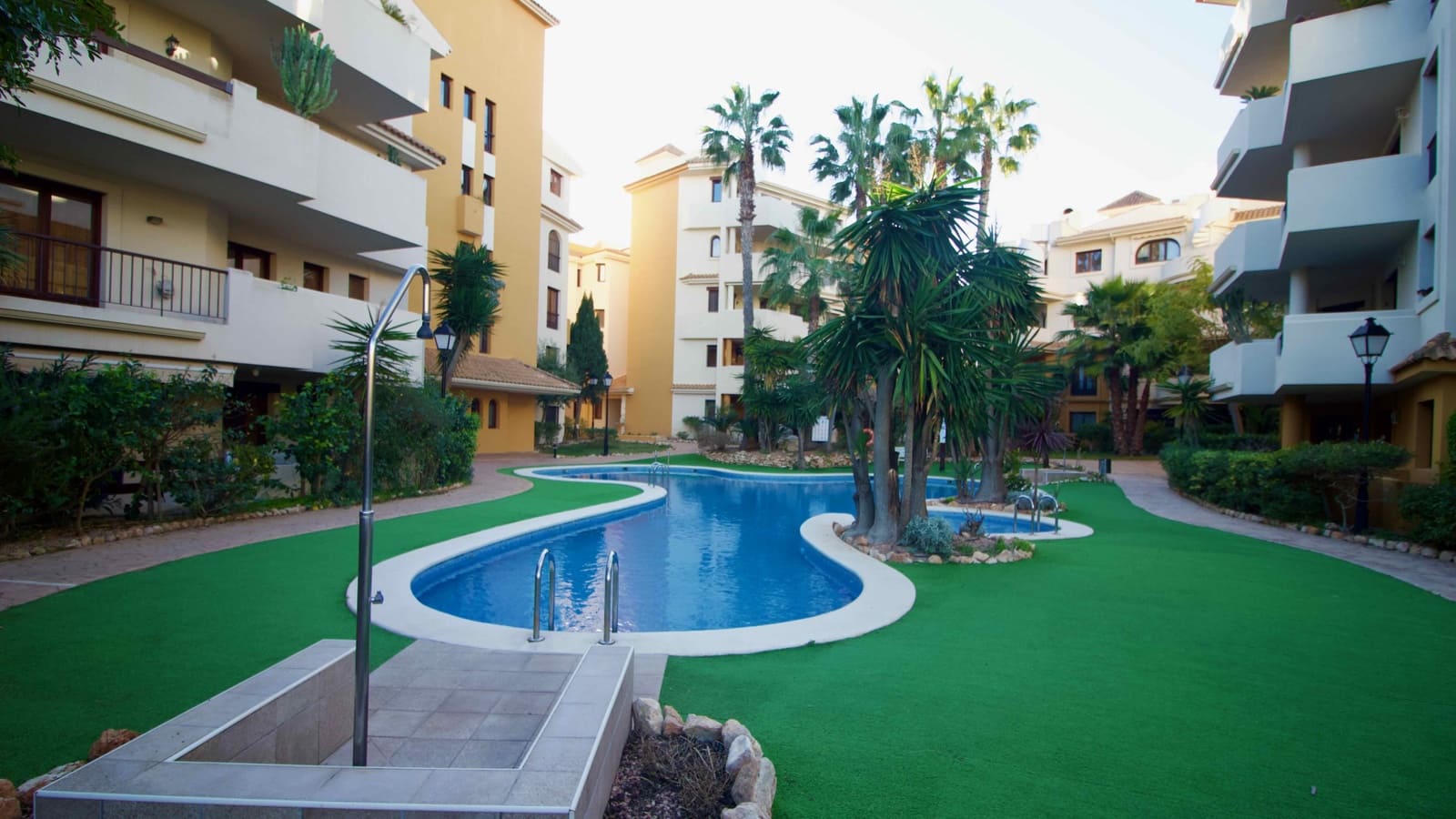 2 soveværelse Lejlighed til salg i Punta Prima med swimmingpool garage - € 225.000 (Ref: 10045757)