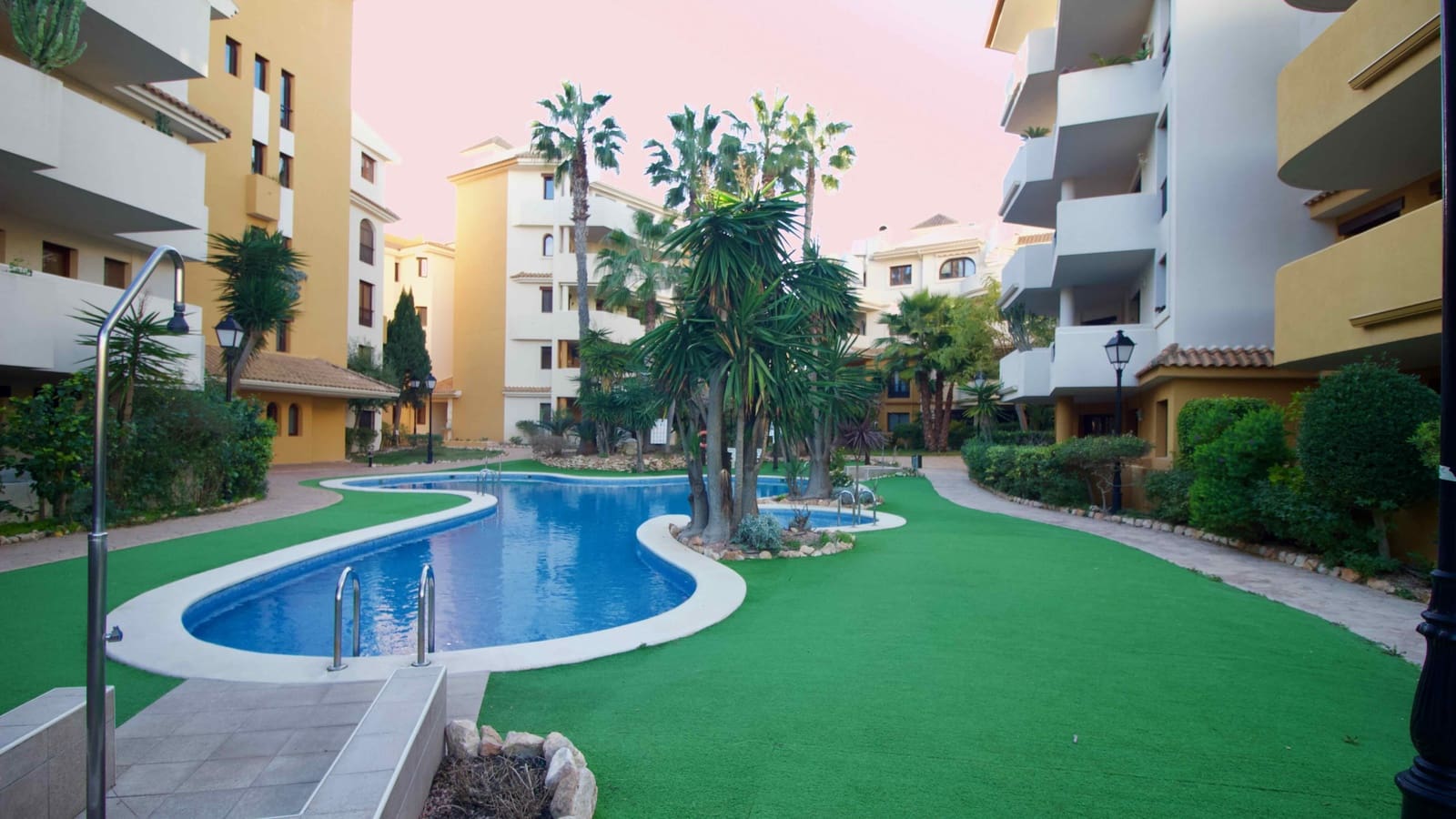 2 soveværelse Lejlighed til salg i Punta Prima med swimmingpool garage - € 225.000 (Ref: 10045757)