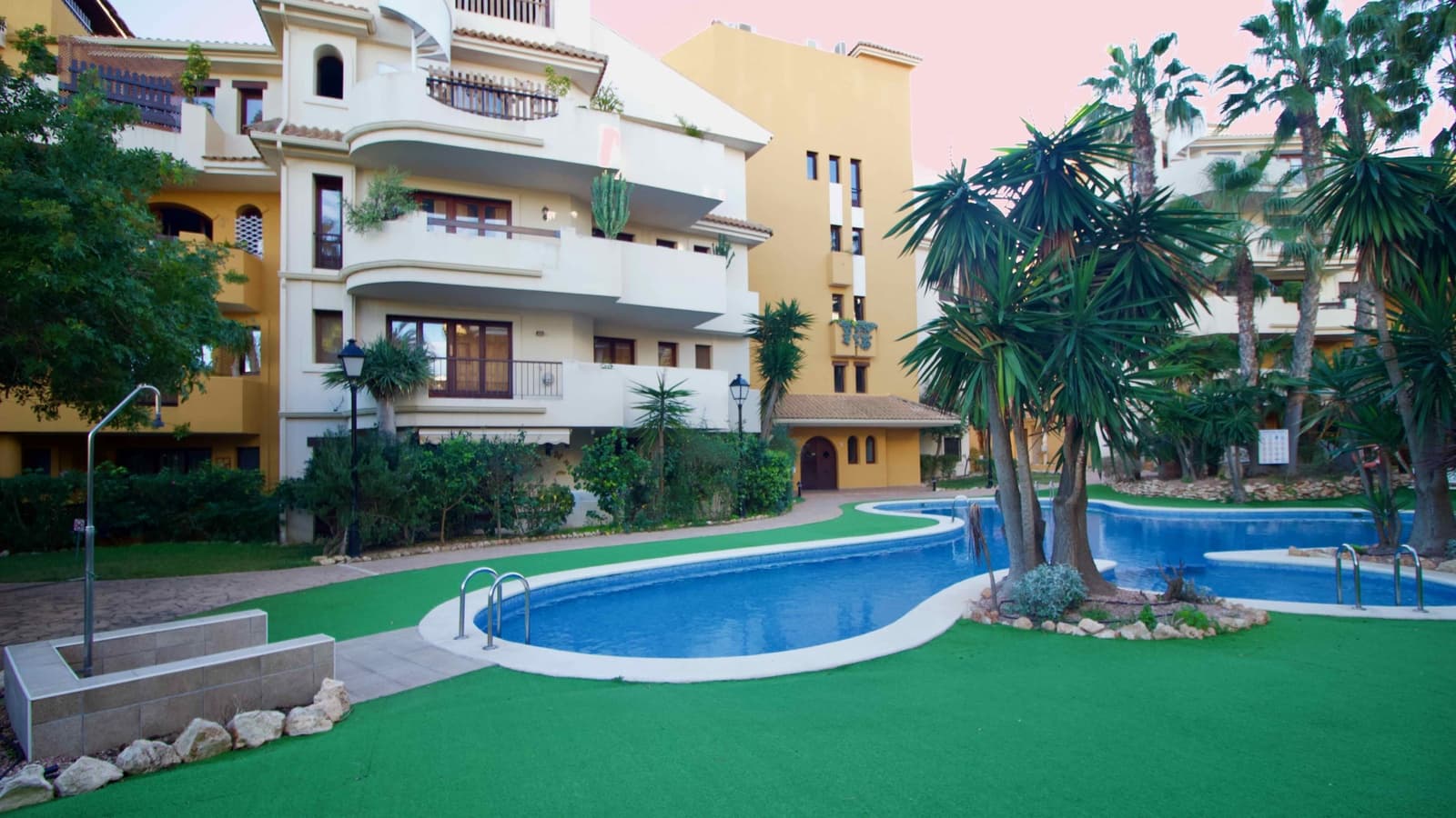 2 soveværelse Lejlighed til salg i Punta Prima med swimmingpool garage - € 225.000 (Ref: 10045757)