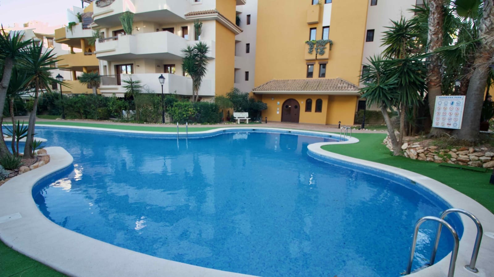 2 soveværelse Lejlighed til salg i Punta Prima med swimmingpool garage - € 225.000 (Ref: 10045757)