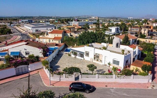 6 soveværelse Villa til salg i Ciudad Quesada, Rojales med swimmingpool garage - € 415.000 (Ref: 10048220)