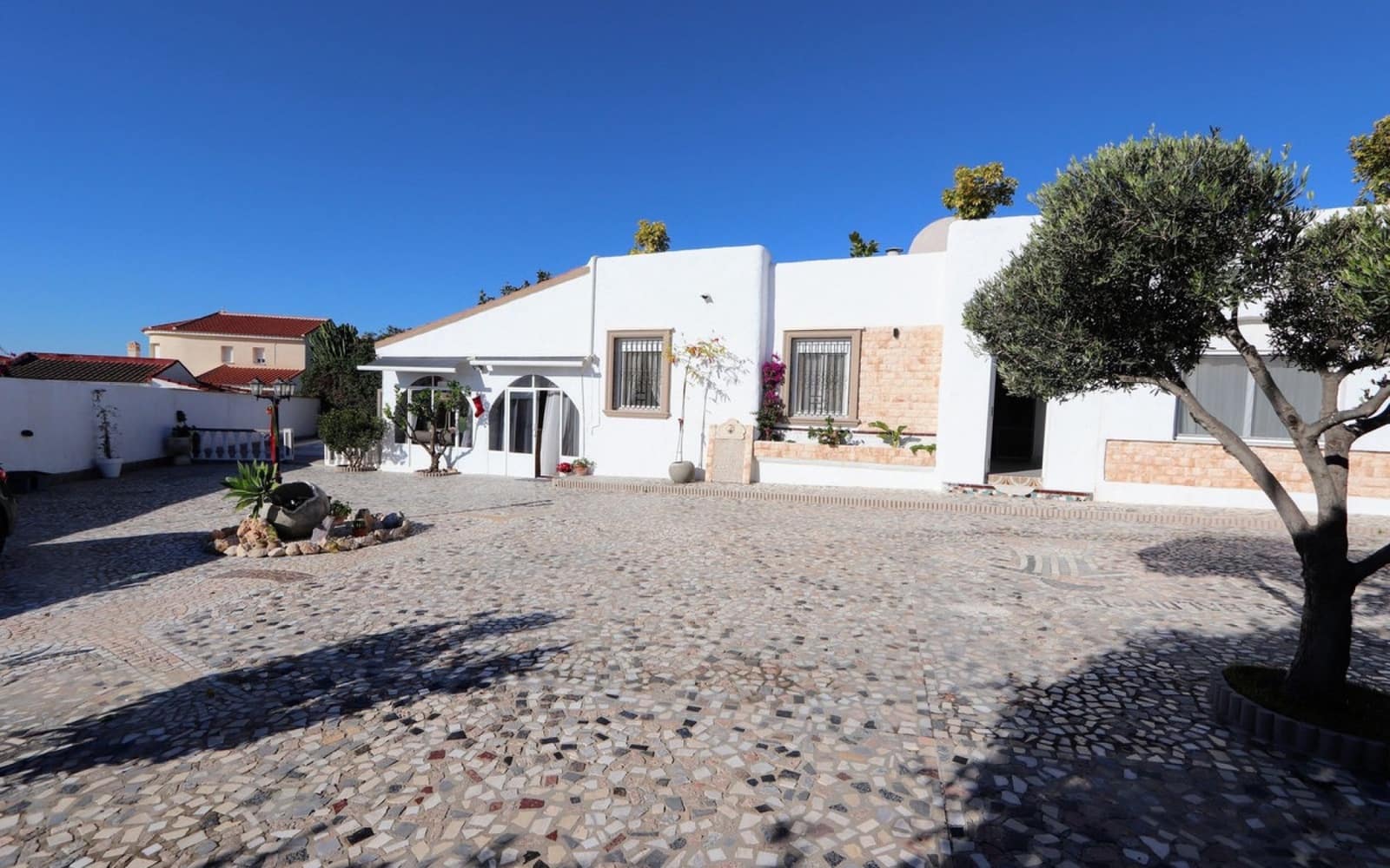 6 soveværelse Villa til salg i Ciudad Quesada med swimmingpool garage - € 415.000 (Ref: 10048220)